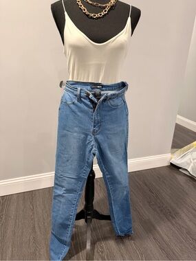 Fashion Nova High-Rise Straight Leg Jeans - Light Blue Wash